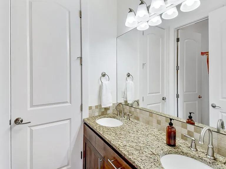 1006 Lipan Trl — Photo 21