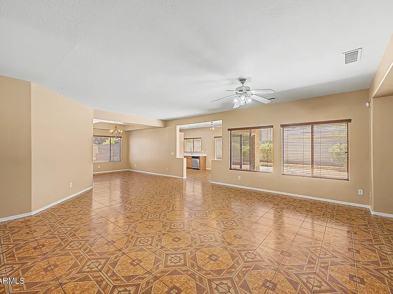 5329 W La Salle St — Photo 11
