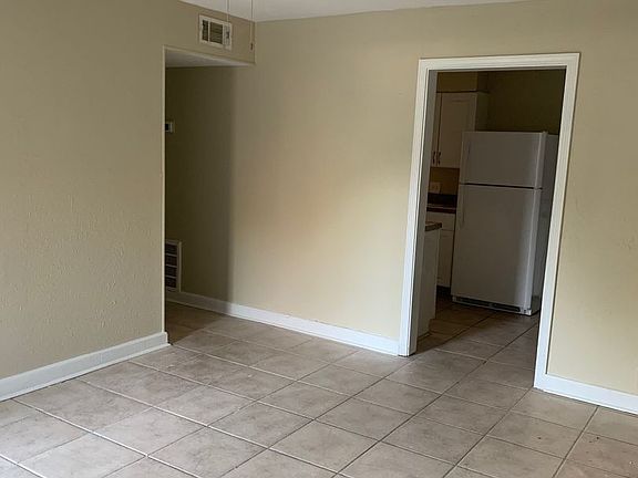 4th image of 6139 Syrcle Ave