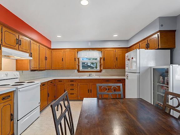 2nd image of 527 Parker Ave