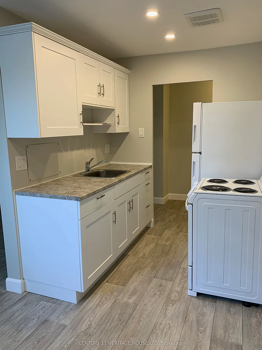 Building Photo - 51 Chesterfield Ave #10