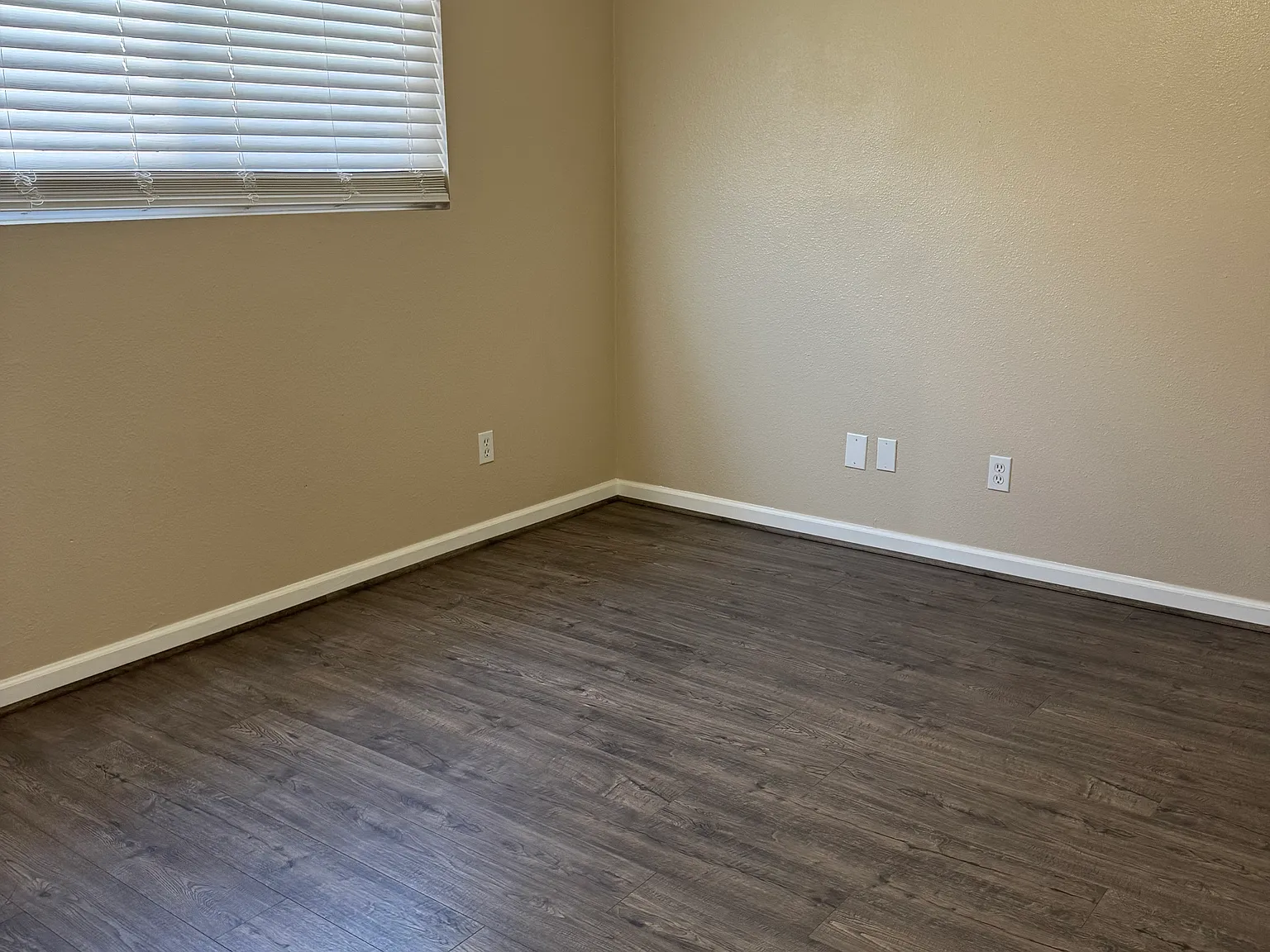 3 bed, 1260 sqft, $2,400 — Photo 4