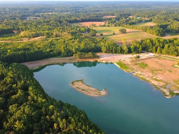 1120 Sulphur Creek Rd, Big Sandy, TN 38221