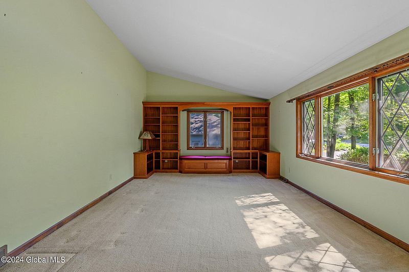 5th image of 18 Shadowbrook Drive