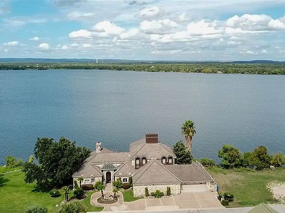 2nd image of 504 Lighthouse Dr