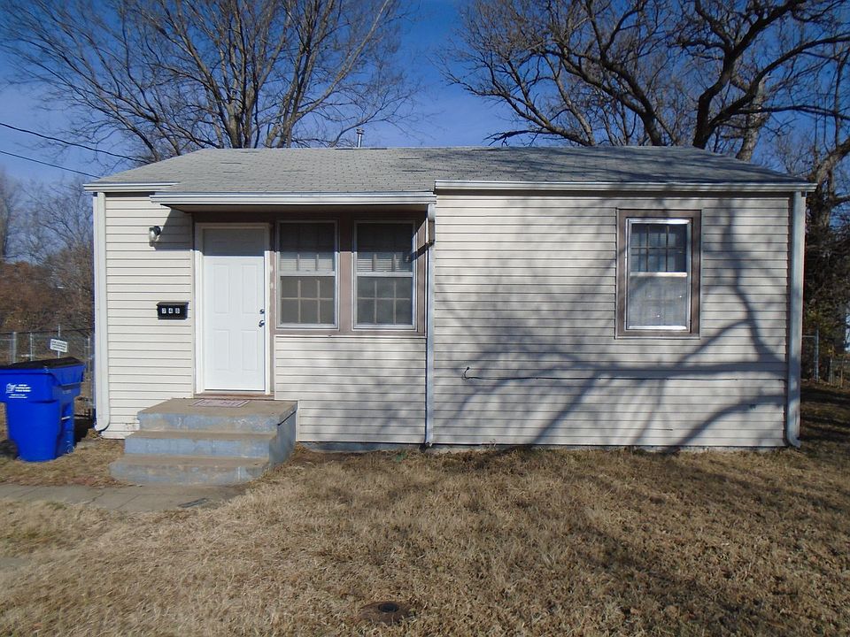 1st image of 748 W 1st St
