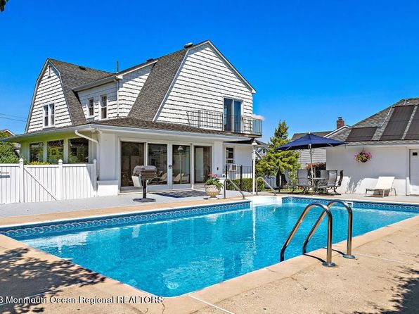 27 Shrewsbury Dr