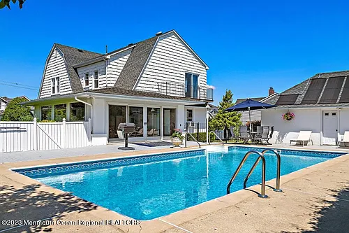 27 Shrewsbury Dr Photo 1