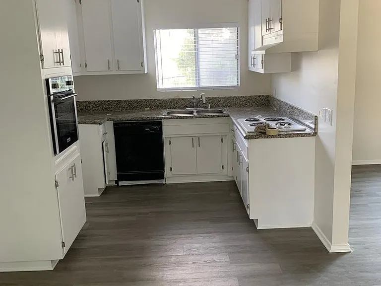 5000 Coldwater Canyon Ave — Photo 39