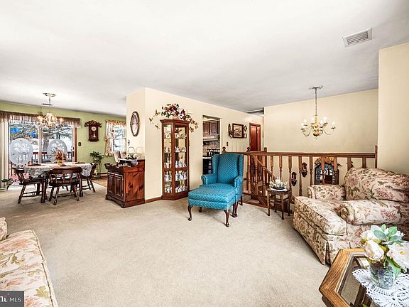 5th image of 1548 County Line Rd