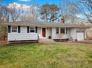 9 Wakefield Rd, Hampton Bays, NY 11946