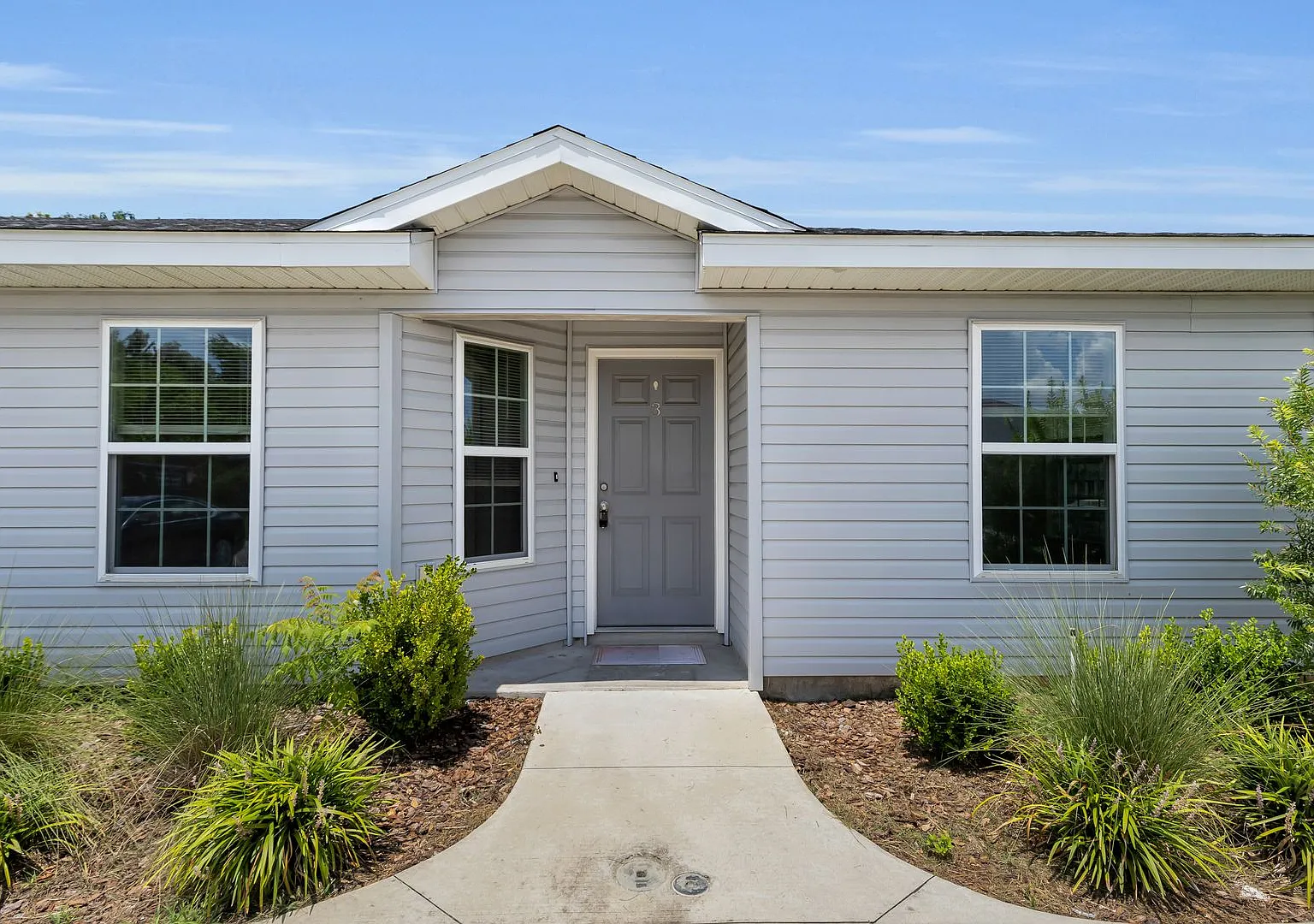 Beautiful 3/2 Triplex — Photo 1