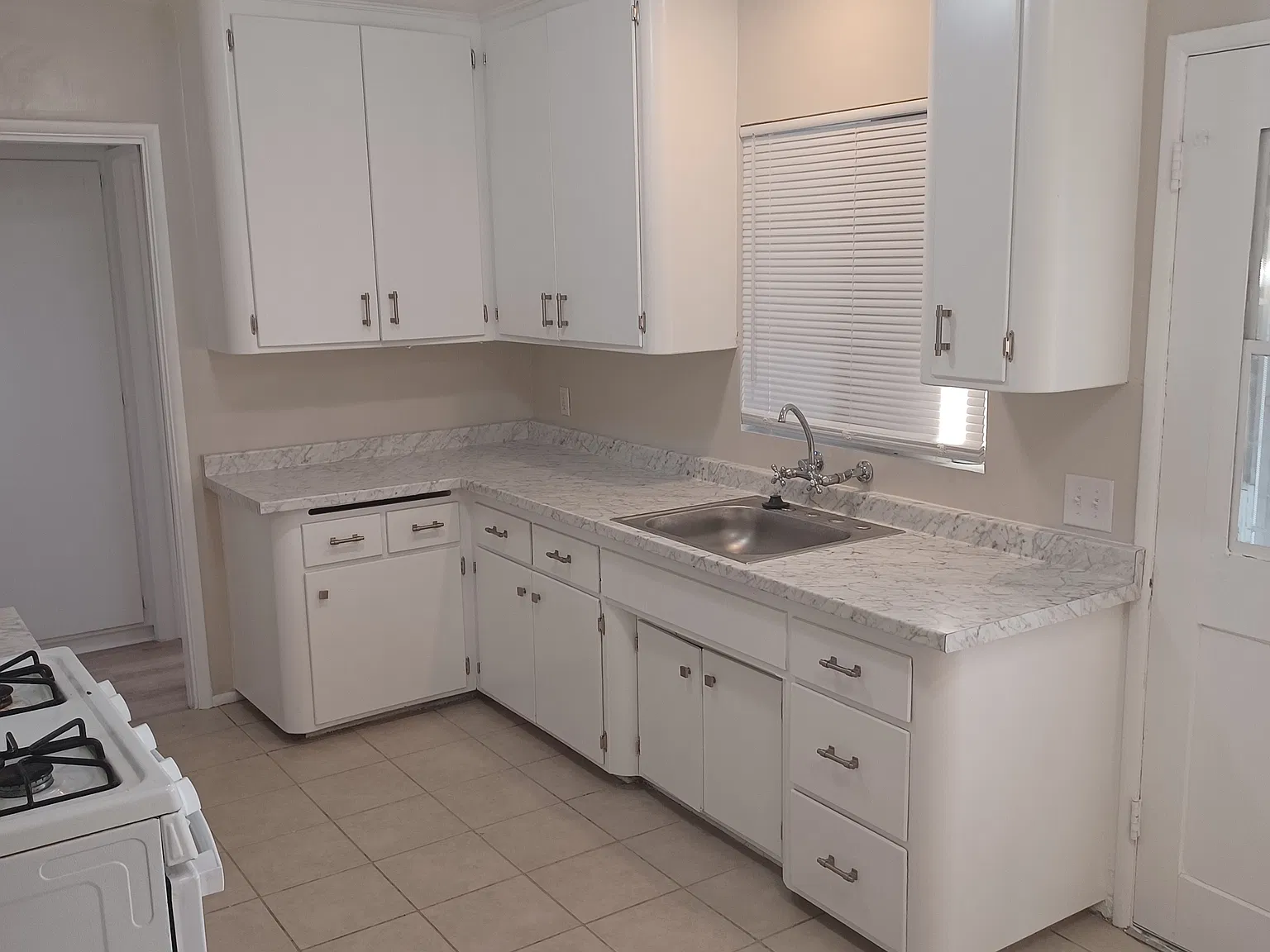 2 bed, 950 sqft, $2,250 — Photo 3