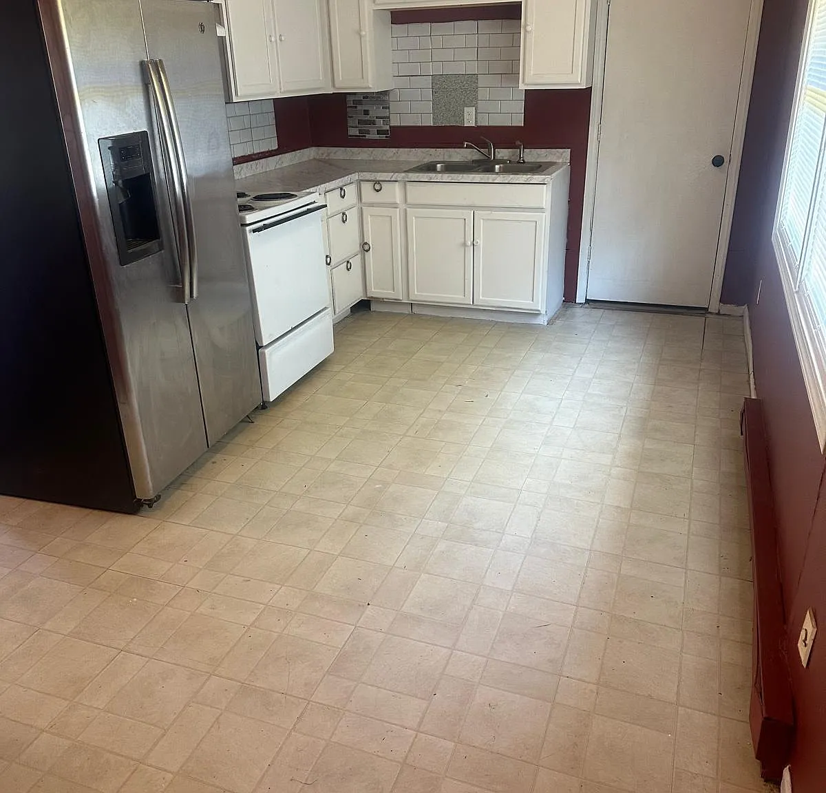 3 bed, 1050 sqft, $1,600 — Photo 2