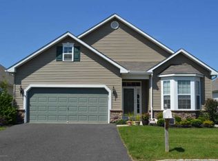 56 Eagle Ridge Cir, Lakewood, NJ 08701