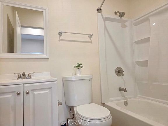 3rd image of 1313 1/2 S Bronson Ave