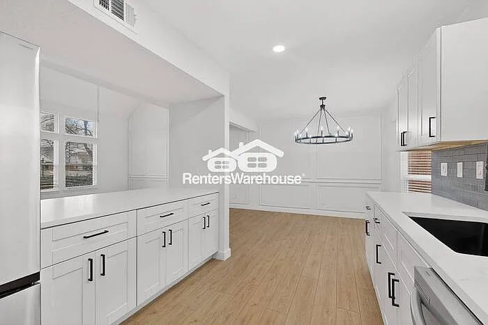 1818 Indian Creek Ct — Photo 12