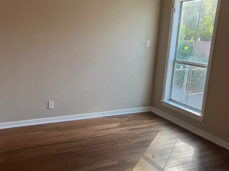 804 E Cantey St — Photo 12