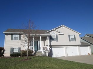 362 SW Chatham Pl, Lees Summit, MO 64082