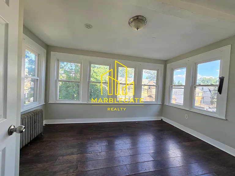 229 Alexander St #22 — Photo 7