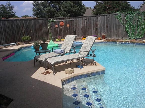 2nd image of 3118 Castle Rock Ln