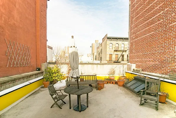 Sold by MNS | media 18