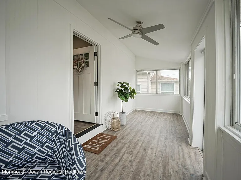 530 E Point Pleasant Ave — Photo 4
