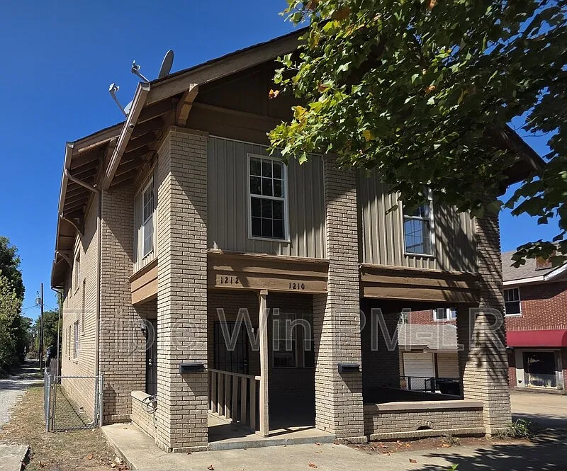1212 Dennison St — Photo 2