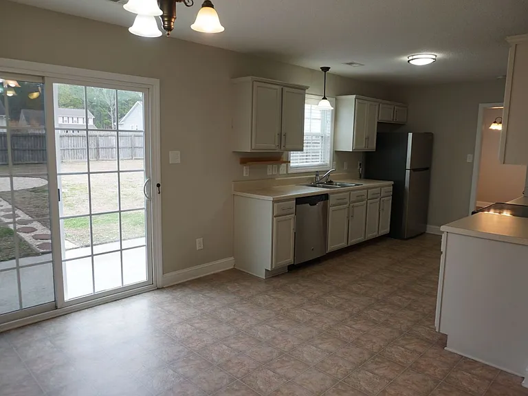 407 Sundown Ct — Photo 18