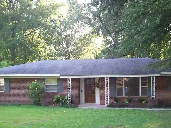 703 Cottonwood Dr, Starkville, MS 39759