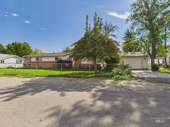 1023 Phillips St, Emmett, ID 83617