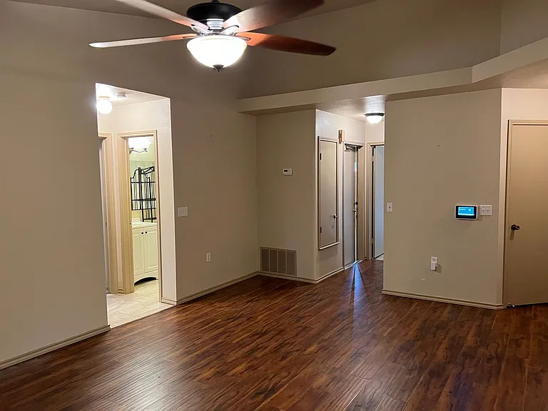 8214 Spring Town St — Photo 4