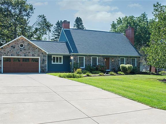 2nd image of 114 Stonehenge Dr