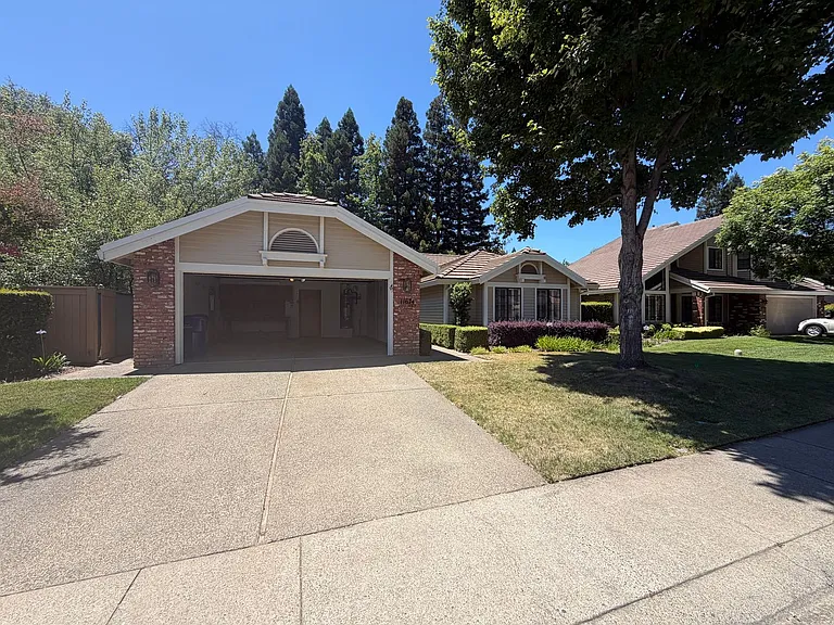 11674 Prospect Hill Dr — Photo 2
