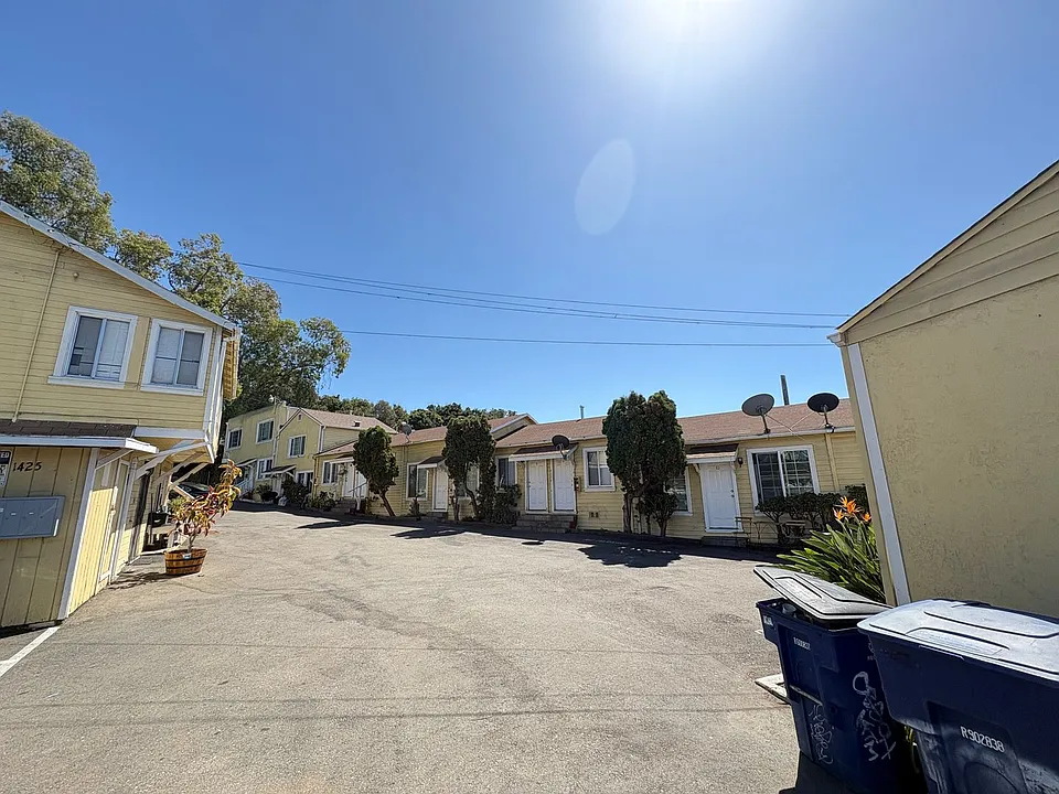 1425 Macarthur Blvd