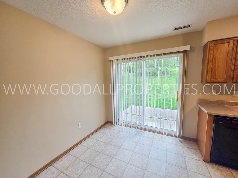 409 S Hazel St — Photo 7