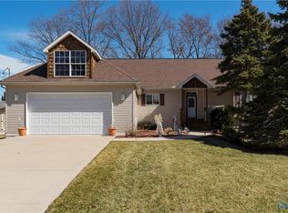 2048 Lilias Dr, Oregon, OH 43616