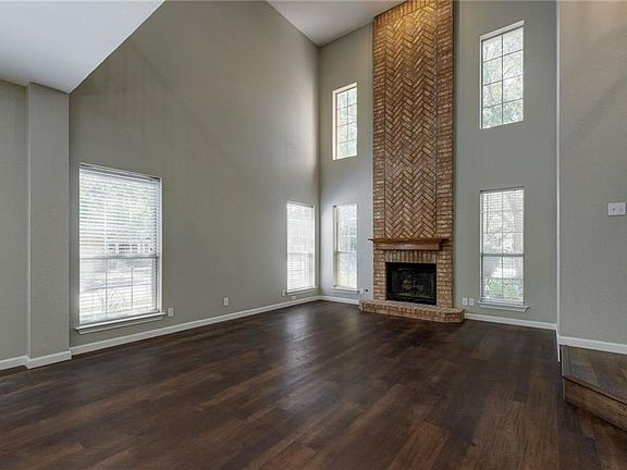 3rd image of 1035 Oaklands Dr