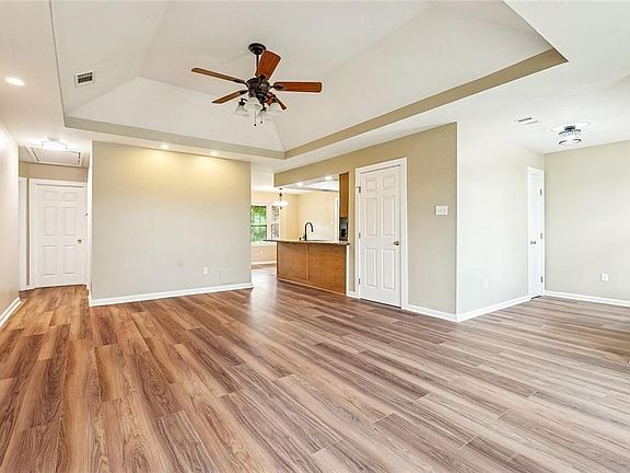 5th image of 3320 Shannon Dr