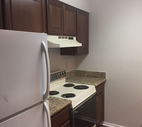 4th image of 7092 N Holiday Dr