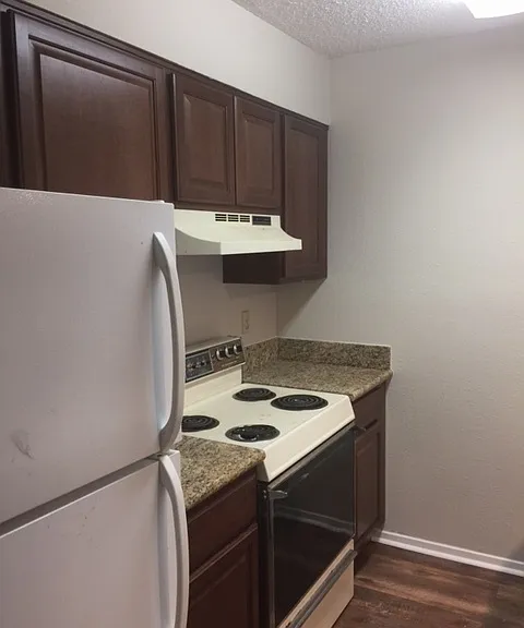 7092 N Holiday Dr — Photo 4