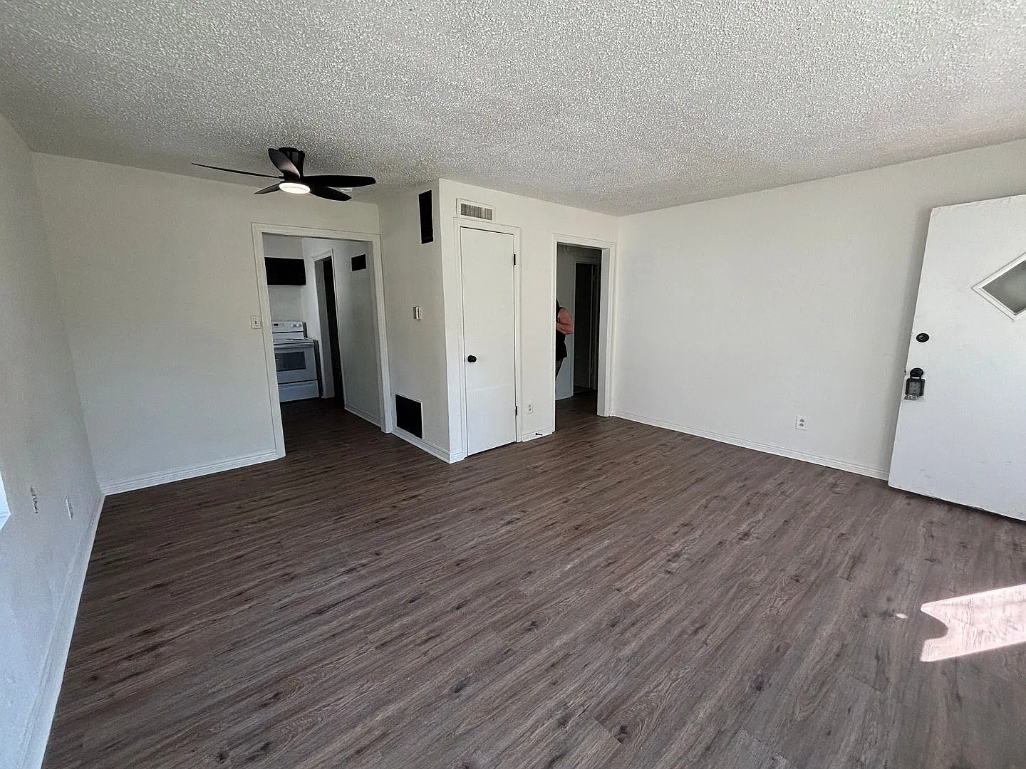 2 Bedroom, 1 Bathroom Home with Fenced Backyard located Northeast Wichita — Photo 2