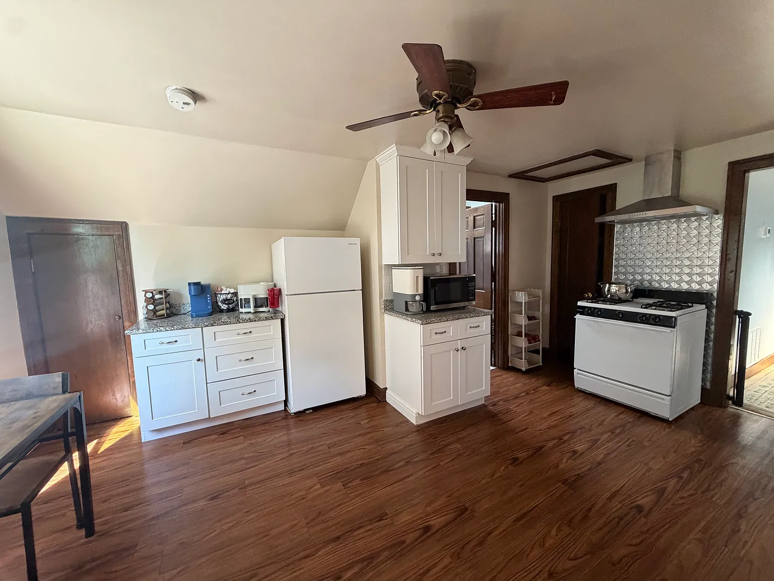 1 bed, 750 sqft, $1,500 — Photo 3