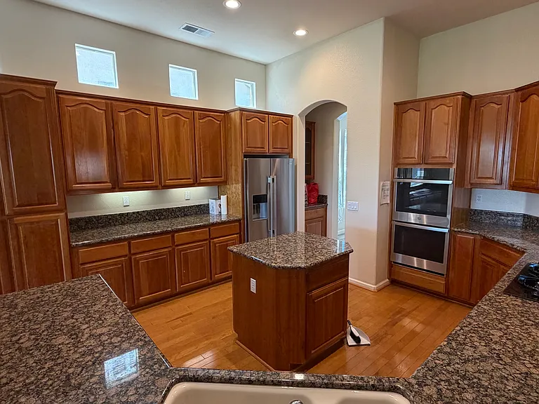 729 Richardson Dr — Photo 9