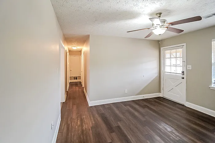 612 Ralph Rd SE — Photo 5