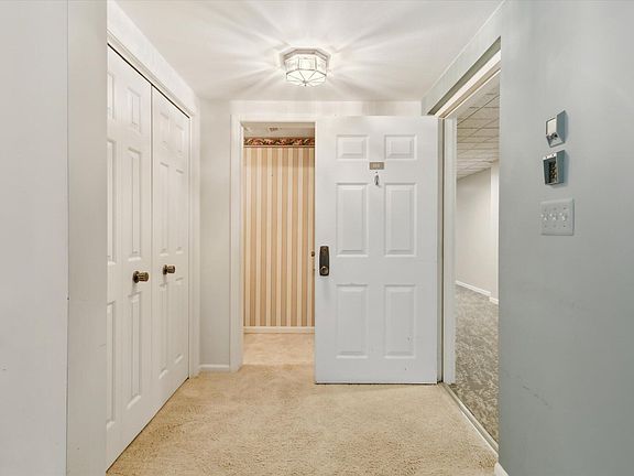 4th image of 3181 Charlevoix Dr SE Unit 103