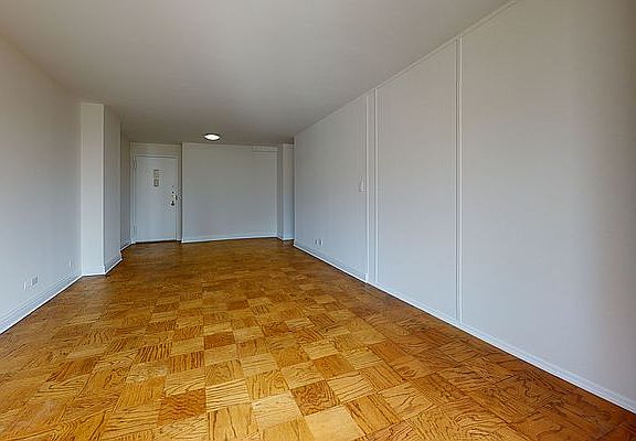 3rd image of 400 E 71st St APT 9E
