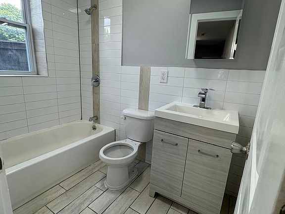 4th image of 618 S Orange Ave #4A