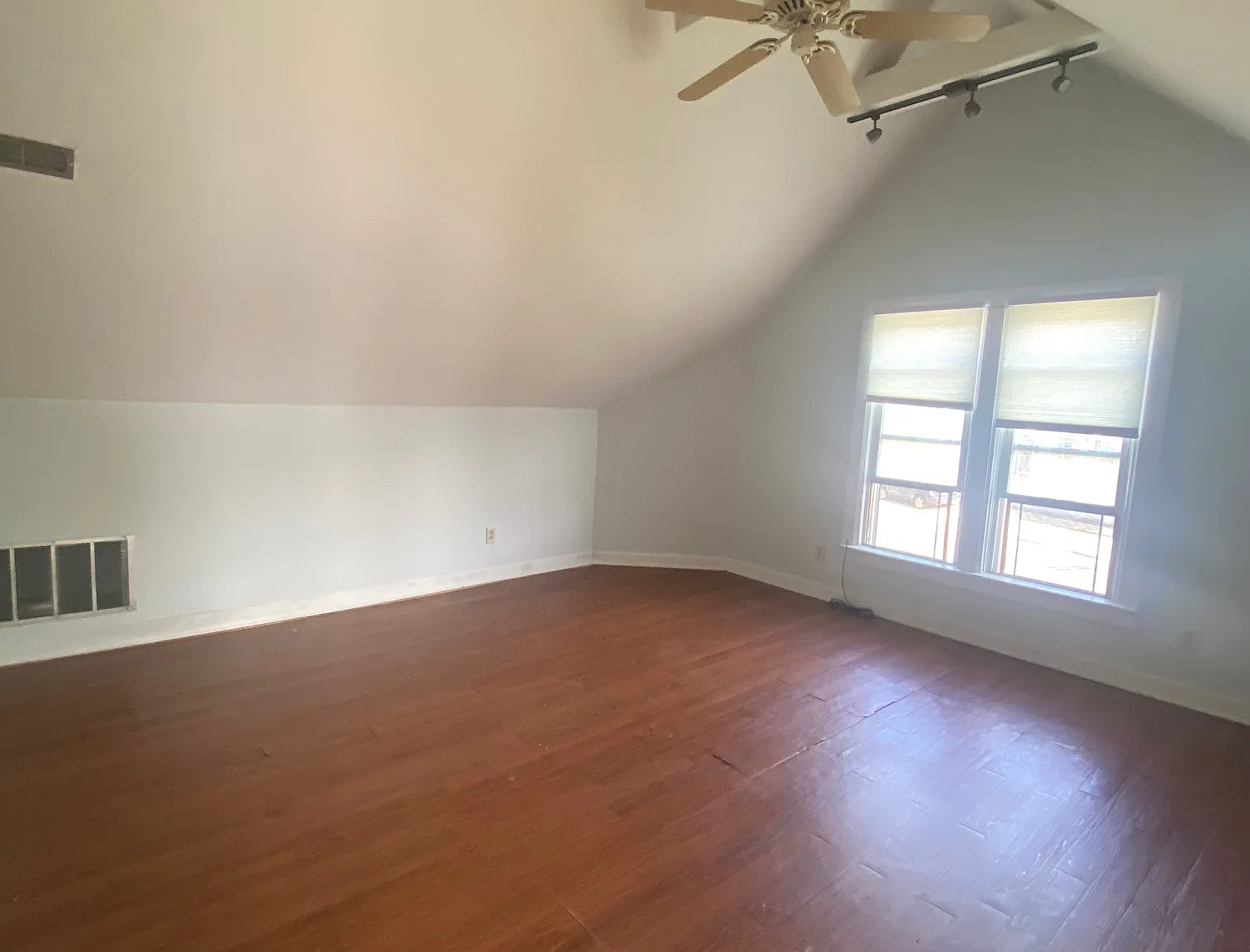 2 bed, 800 sqft, $1,200 — Photo 2