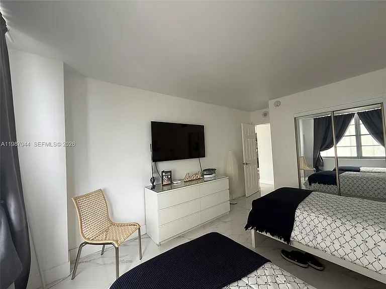 5555 Collins Ave #8R — Photo 39